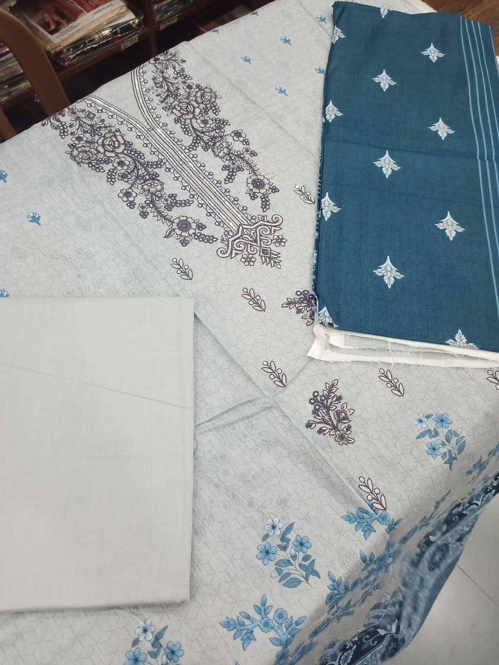 EMBROIDERED LAWN 3PC-ELC006