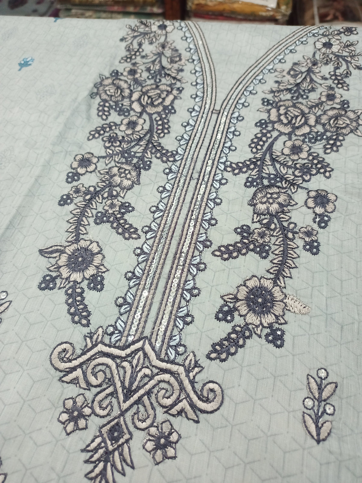 EMBROIDERED LAWN 3PC-ELC006