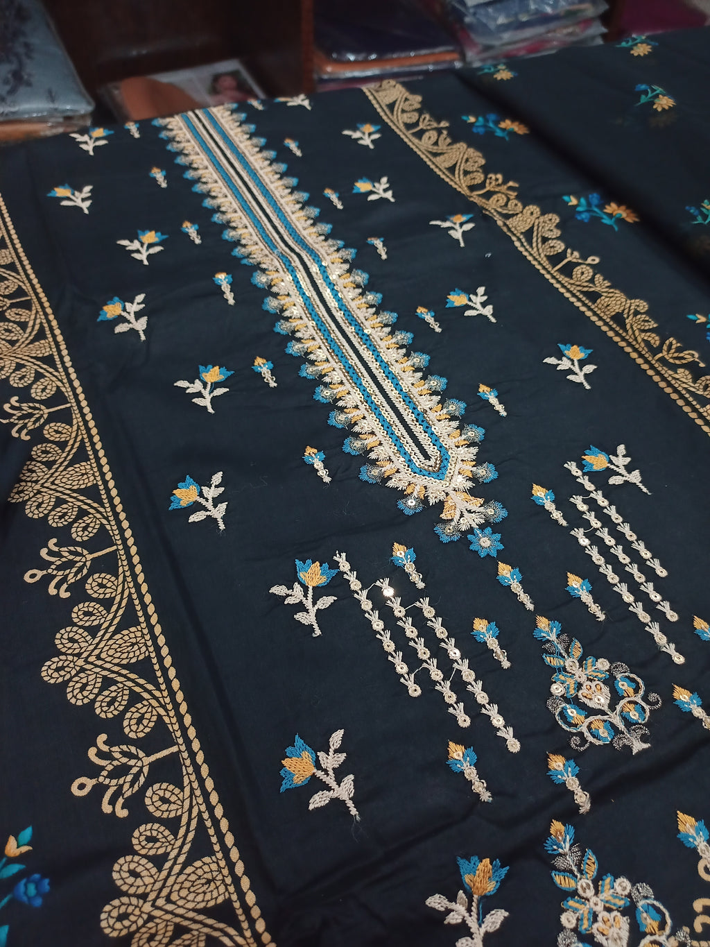 EMBROIDERED LAWN 3PC-ELC005