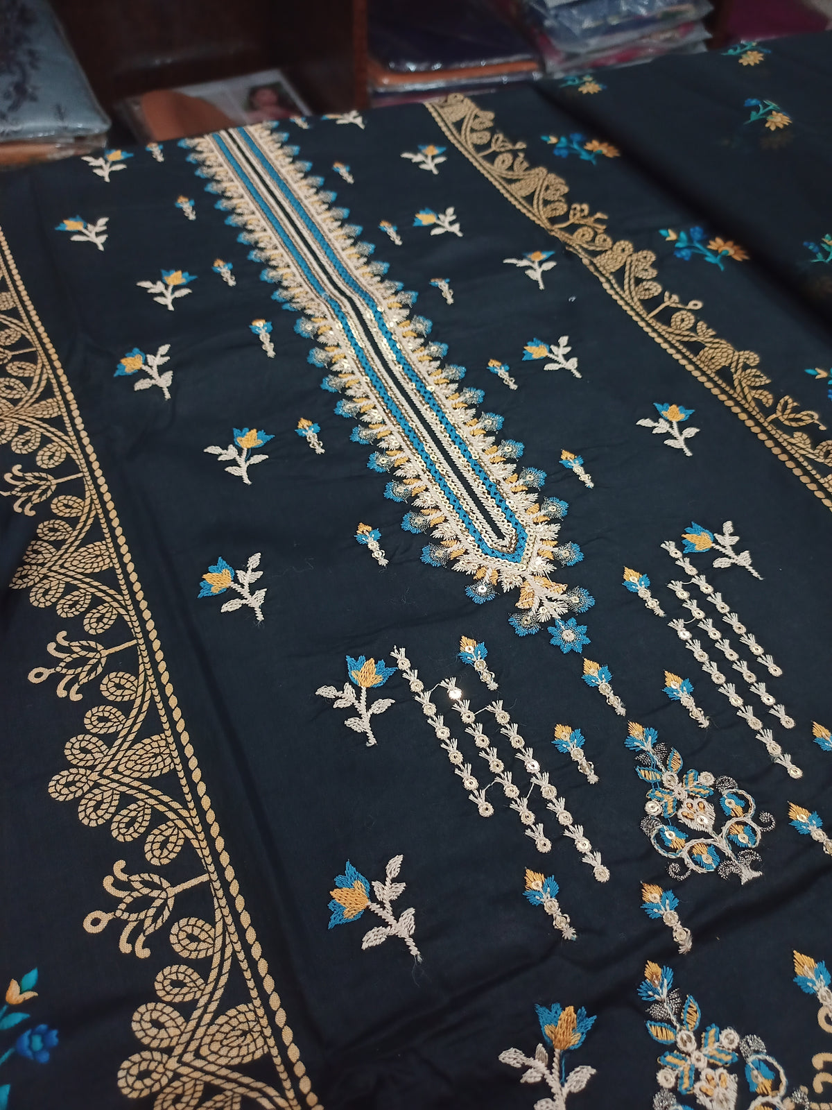 EMBROIDERED LAWN 3PC-ELC005