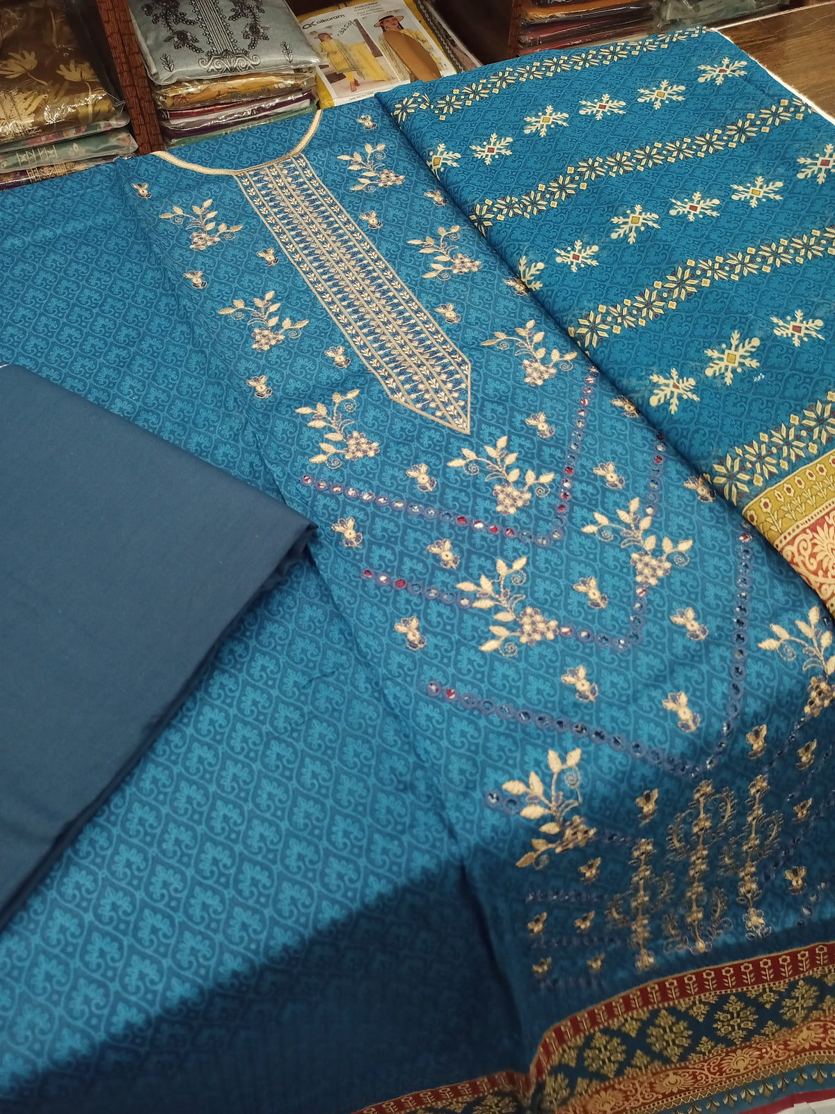 EMBROIDERED LAWN 3PC-ELC002