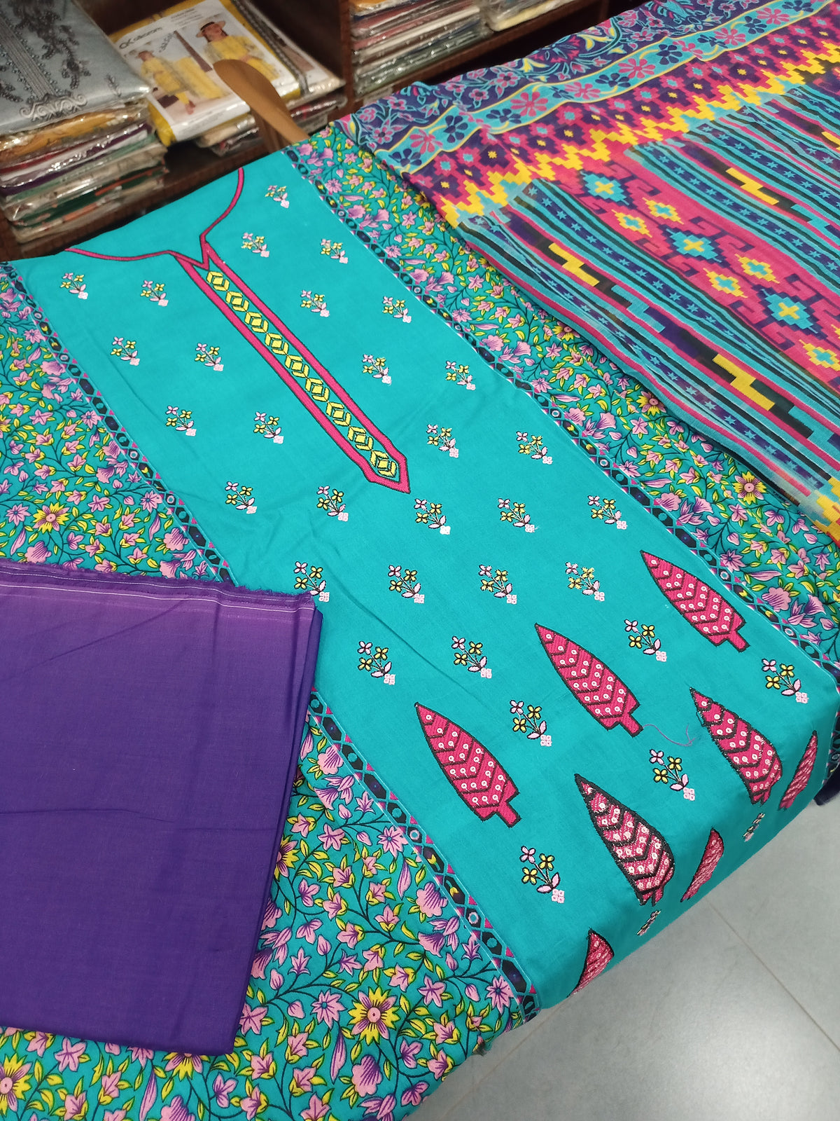 EMBROIDERED LAWN 3PC-ELC002