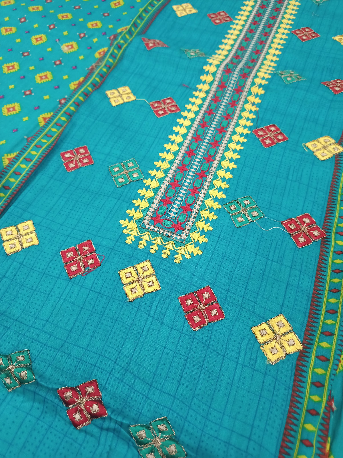 EMBROIDERED LAWN 3PC-ELC001
